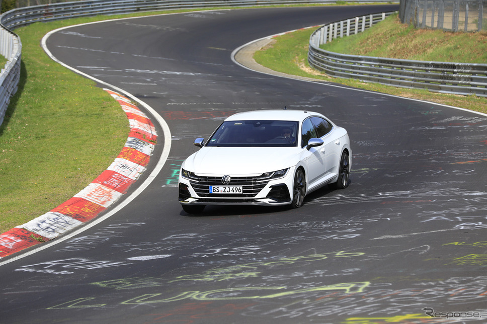 VW アルテオンR 開発車両(スクープ写真)《APOLLO NEWS SERVICE》