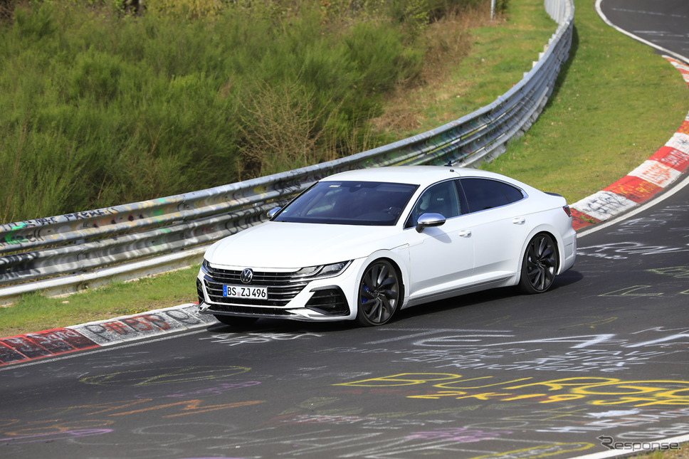VW アルテオンR 開発車両(スクープ写真)《APOLLO NEWS SERVICE》