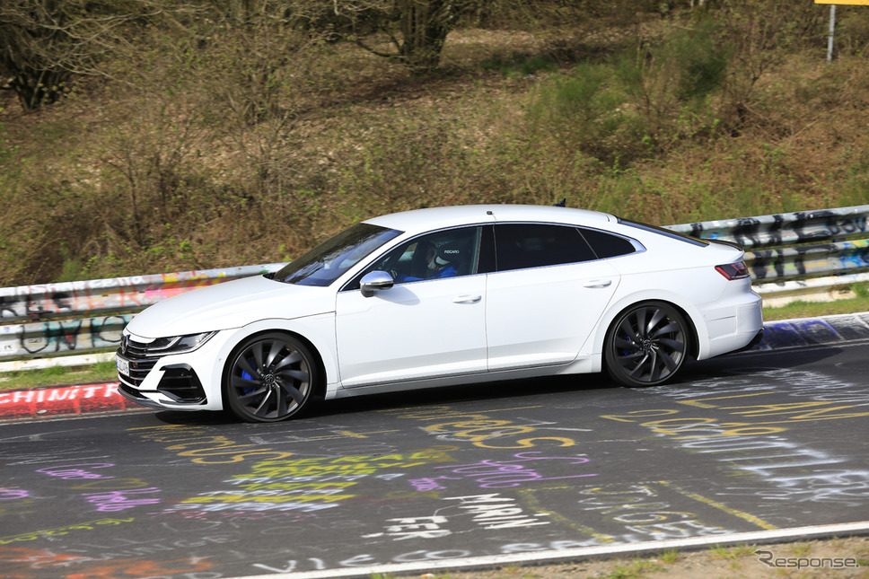 VW アルテオンR 開発車両(スクープ写真)《APOLLO NEWS SERVICE》