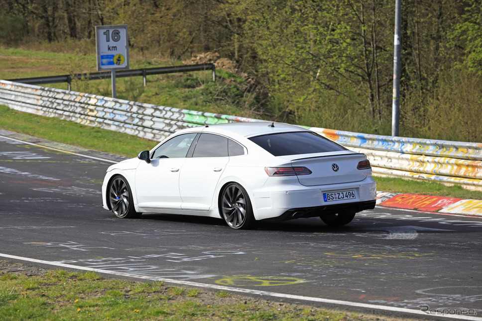 VW アルテオンR 開発車両(スクープ写真)《APOLLO NEWS SERVICE》