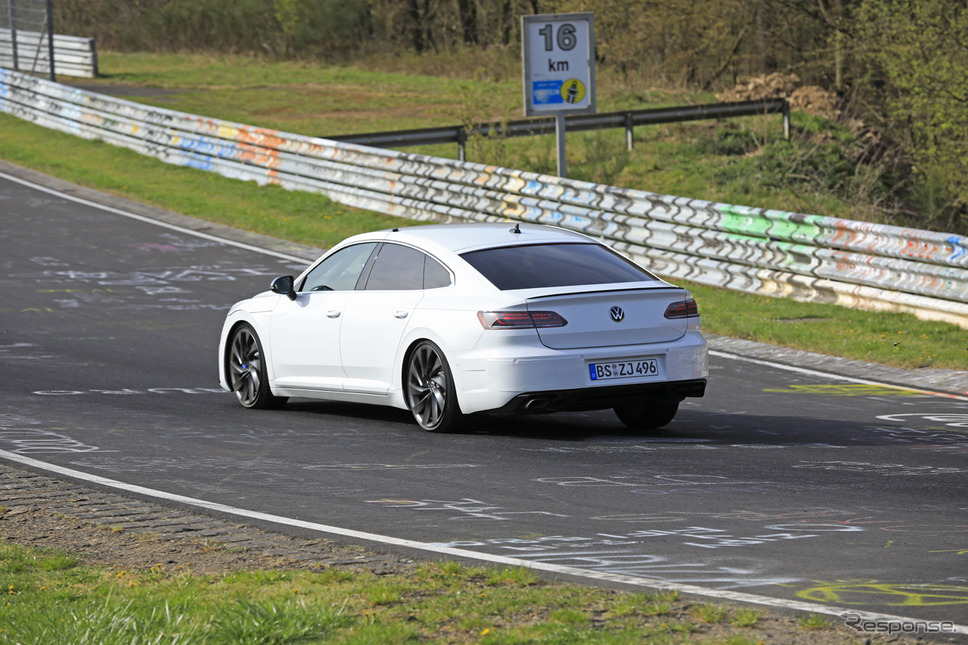 VW アルテオンR 開発車両(スクープ写真)《APOLLO NEWS SERVICE》