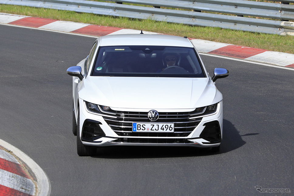 VW アルテオンR 開発車両(スクープ写真)《APOLLO NEWS SERVICE》