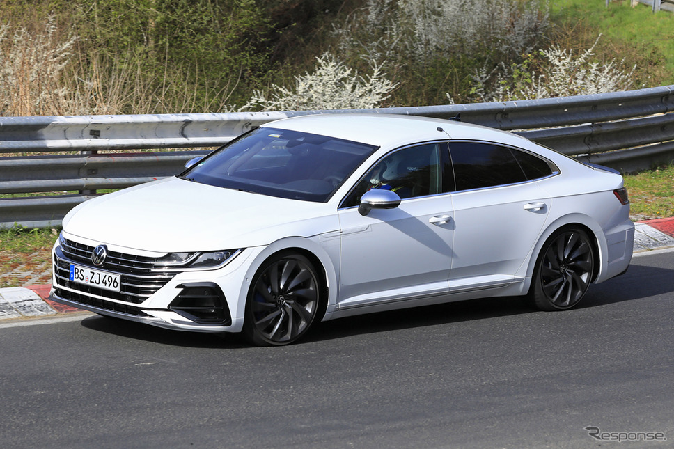 VW アルテオンR 開発車両(スクープ写真)《APOLLO NEWS SERVICE》