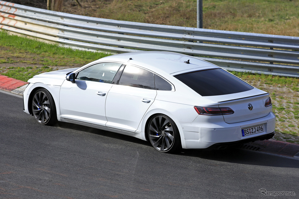 VW アルテオンR 開発車両(スクープ写真)《APOLLO NEWS SERVICE》