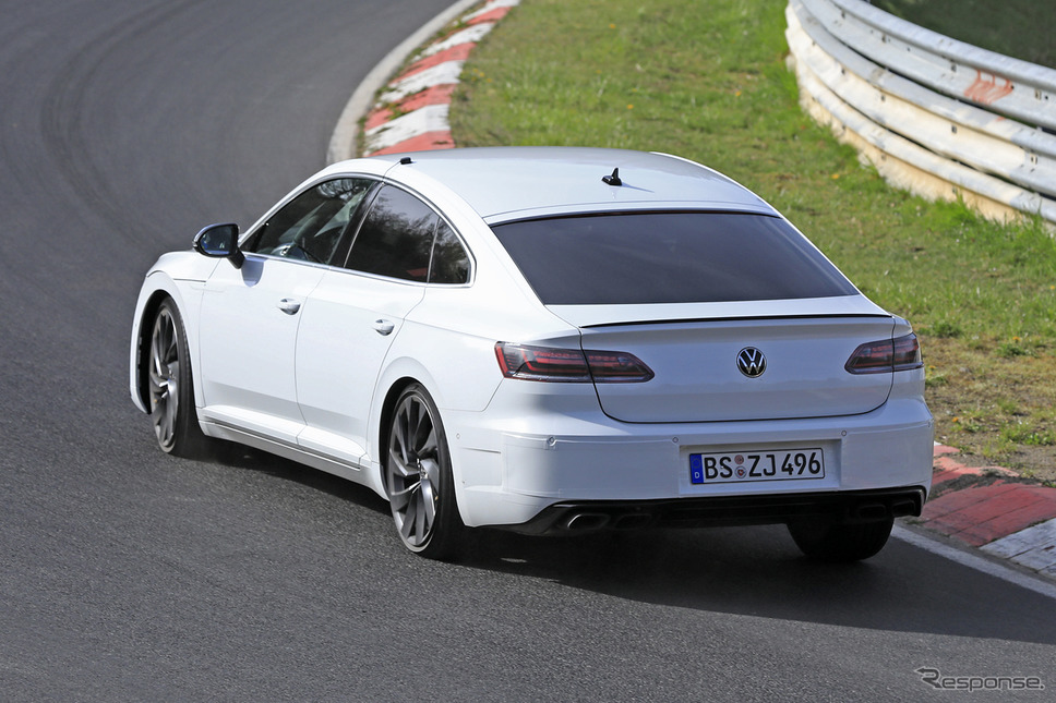 VW アルテオンR 開発車両(スクープ写真)《APOLLO NEWS SERVICE》