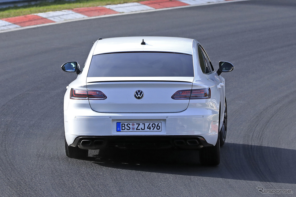 VW アルテオンR 開発車両(スクープ写真)《APOLLO NEWS SERVICE》