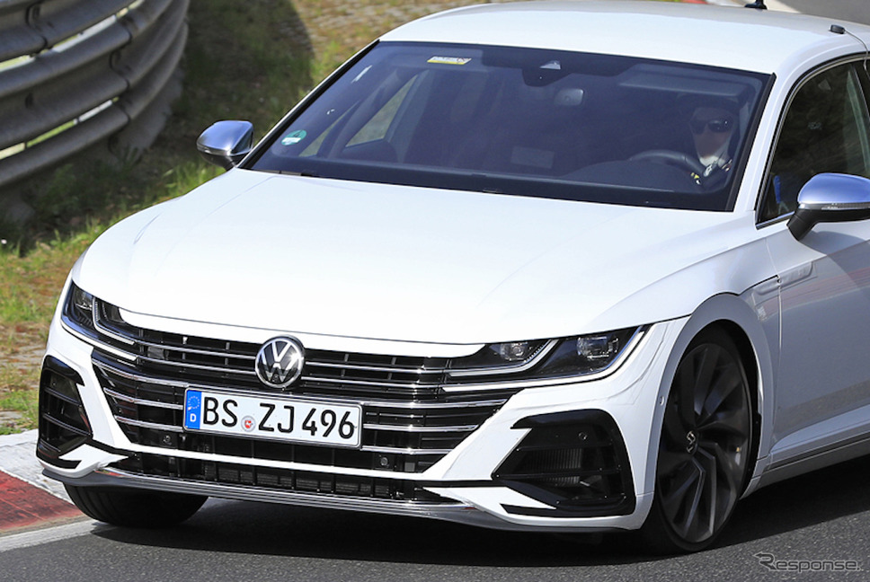 VW アルテオンR 開発車両(スクープ写真)《APOLLO NEWS SERVICE》