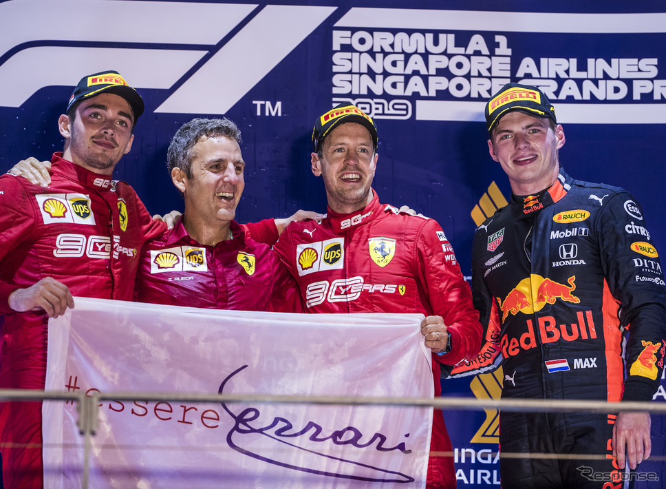 2019年シンガポールGPで優勝したセバスチャン・ベッテル（右から2人目。左端は僚友シャルル・ルクレール）《写真提供 Pirelli》