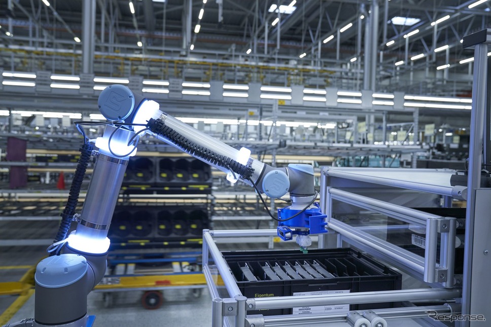 BMWグループとエヌビディアが協力して開発した物流ロボット《photo by BMW》