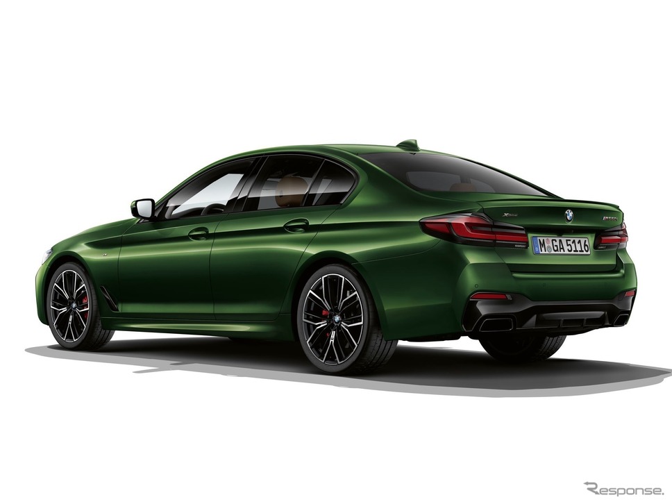 BMW 5シリーズ・セダン 改良新型の M550i xDrive セダン《photo by BMW》
