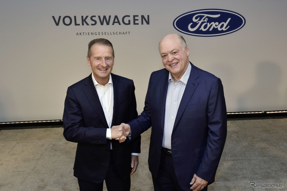 提携拡大を発表するVWグループとフォードモーターの両首脳(2019年7月)《photo by VW》