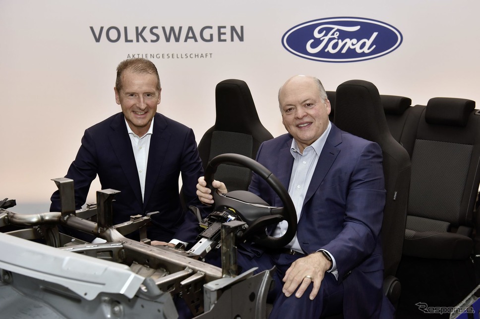 提携拡大を発表するVWグループとフォードモーターの両首脳（2019年7月）《photo by VW》