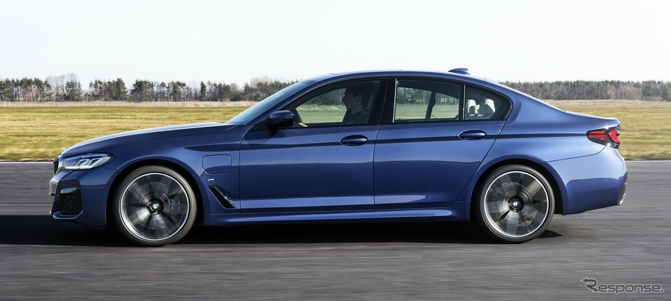 BMW 5シリーズ・セダン 改良新型のPHV「530e」《photo by BMW》