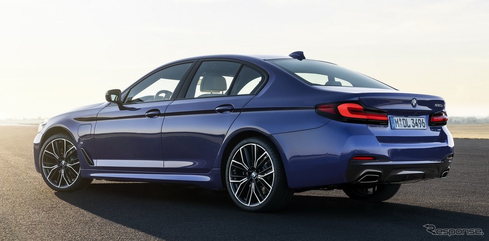 BMW 5シリーズ・セダン 改良新型のPHV「530e」《photo by BMW》