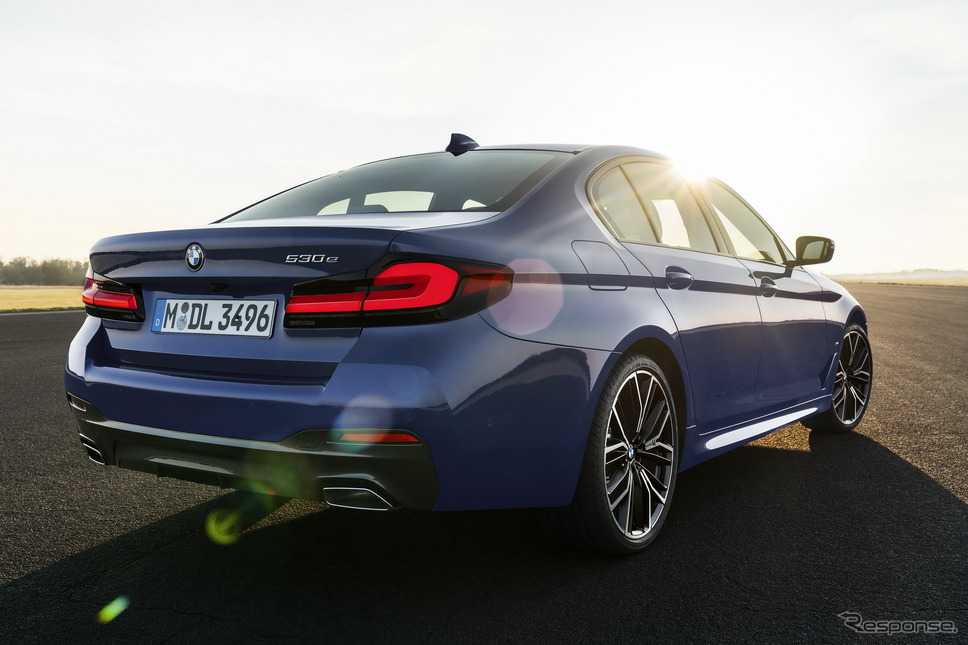 BMW 5シリーズ・セダン 改良新型のPHV「530e」《photo by BMW》