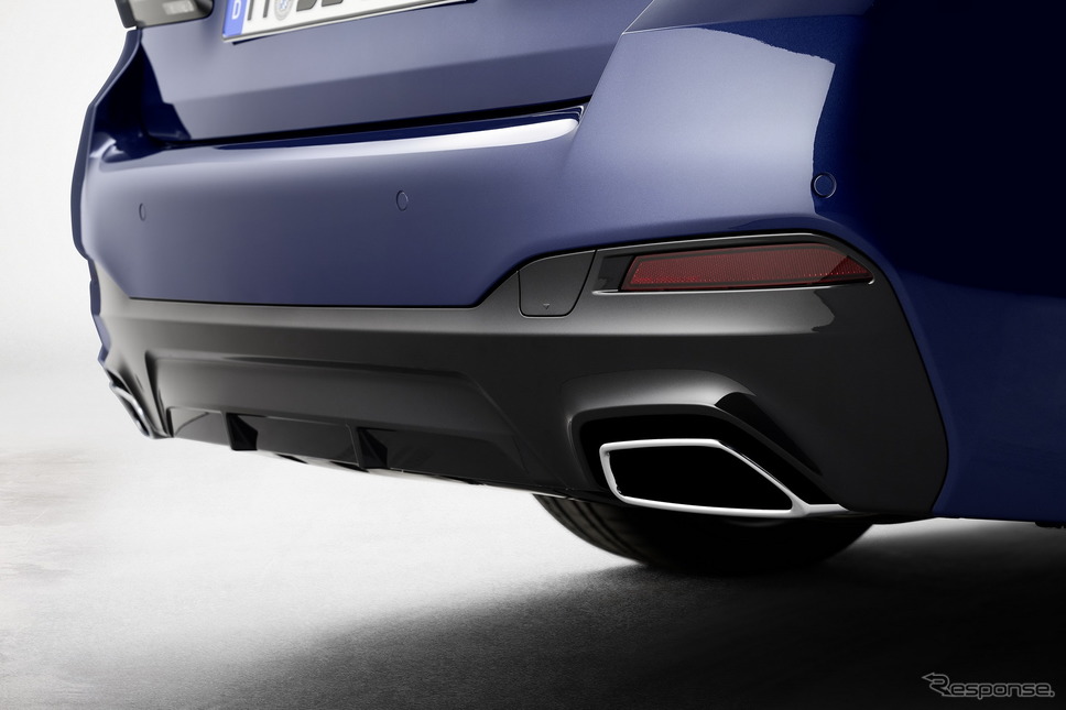 BMW 5シリーズ・セダン 改良新型のPHV「530e」《photo by BMW》