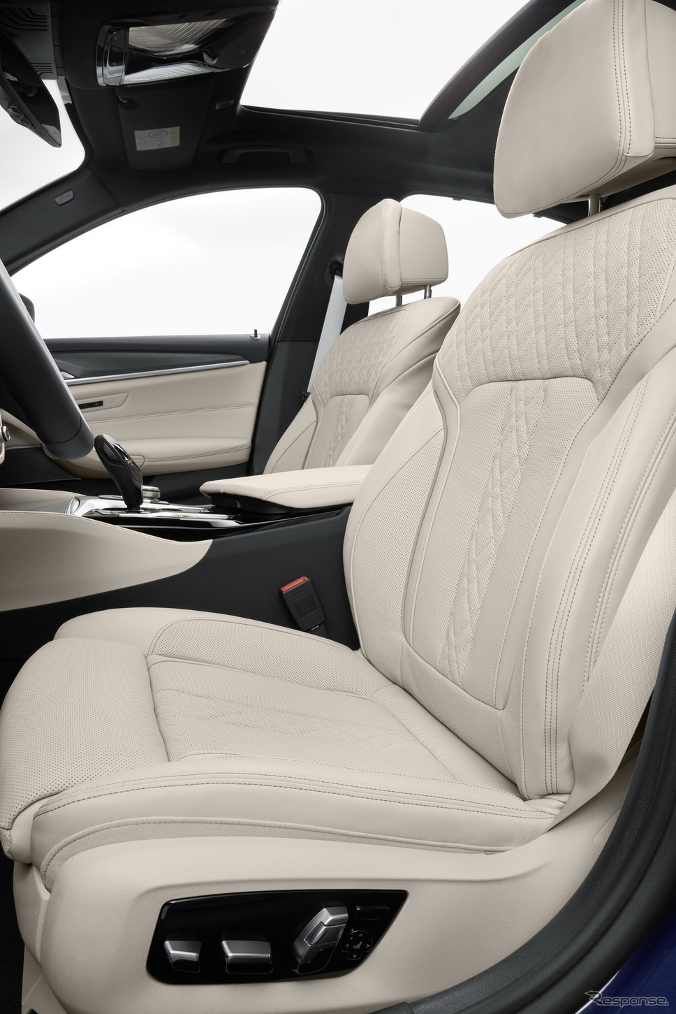 BMW 5シリーズ・セダン 改良新型のPHV「530e」《photo by BMW》