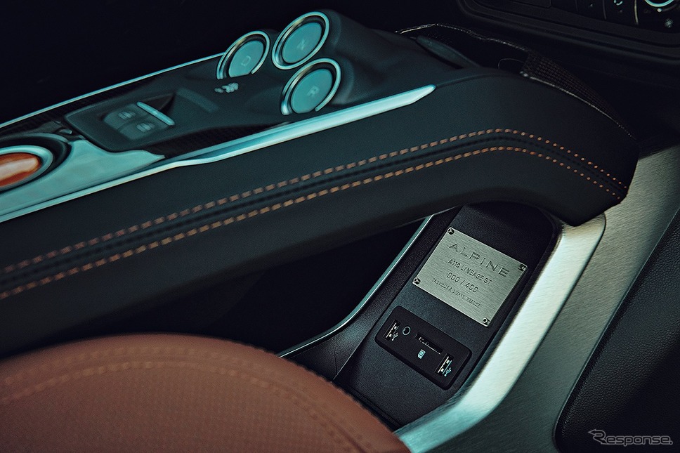 アルピーヌ A110 リネージ GT シリアルプレート《画像：アルピーヌ・ジャポン》