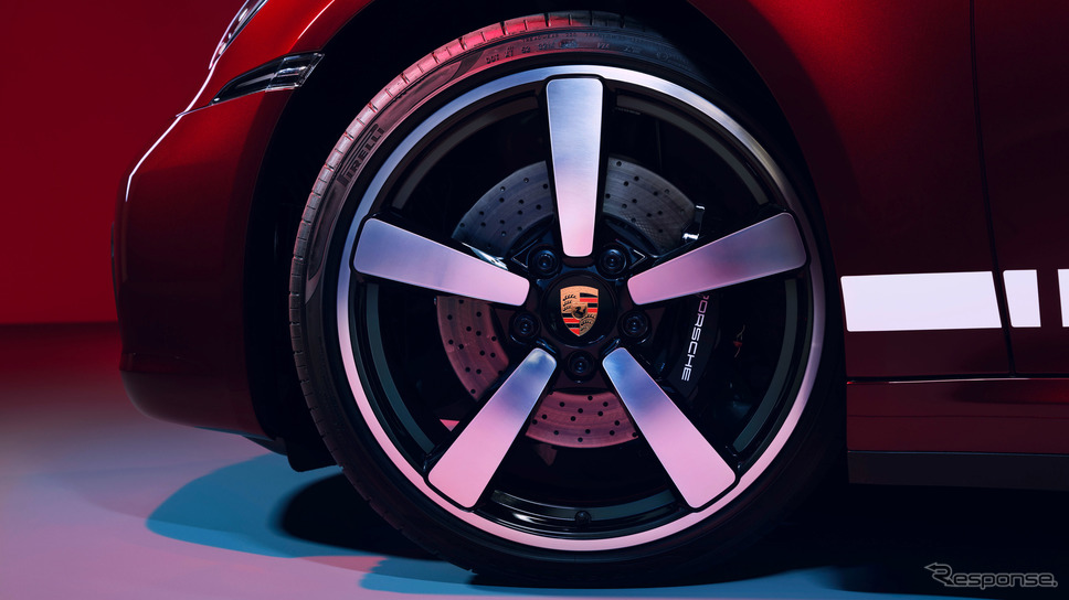 ポルシェ 911 タルガ 4S 新型の ヘリテージデザインエディション《photo by Porsche》