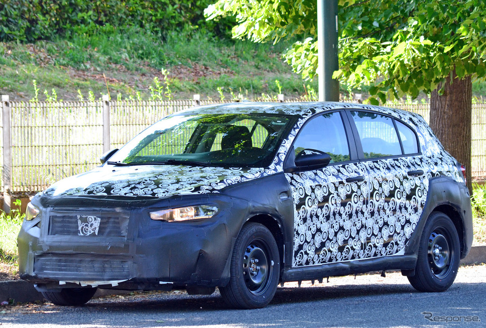 フィアット ティーポ クロス（仮）開発車両《APOLLO NEWS SERVICE》
