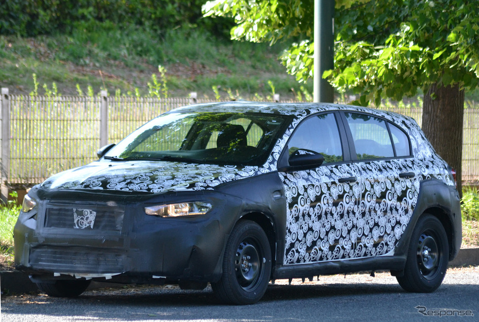 フィアット ティーポ クロス（仮）開発車両《APOLLO NEWS SERVICE》