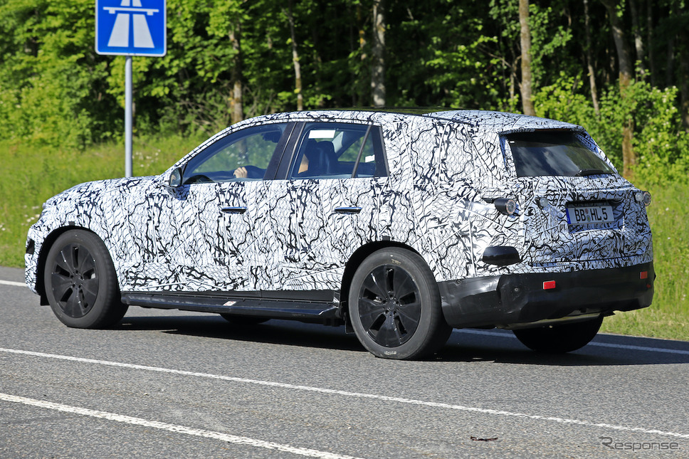 メルセデスベンツ GLC 次期型プロトタイプ(スクープ写真)《APOLLO NEWS SERVICE》