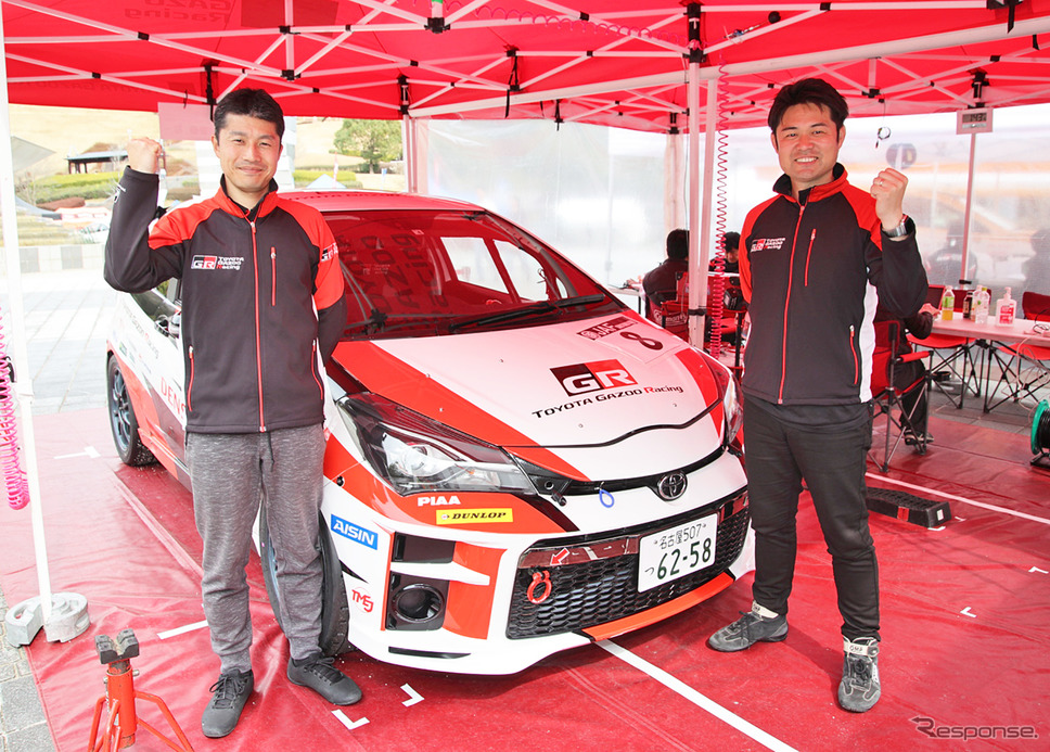 TOYOTA Gazoo Racingチーム安藤裕一さん(右)とドライバーの眞貝知志さん(左)