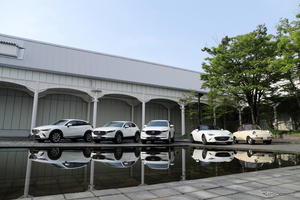 マツダ100周年記念車とマツダR360クーペ《画像 マツダ》