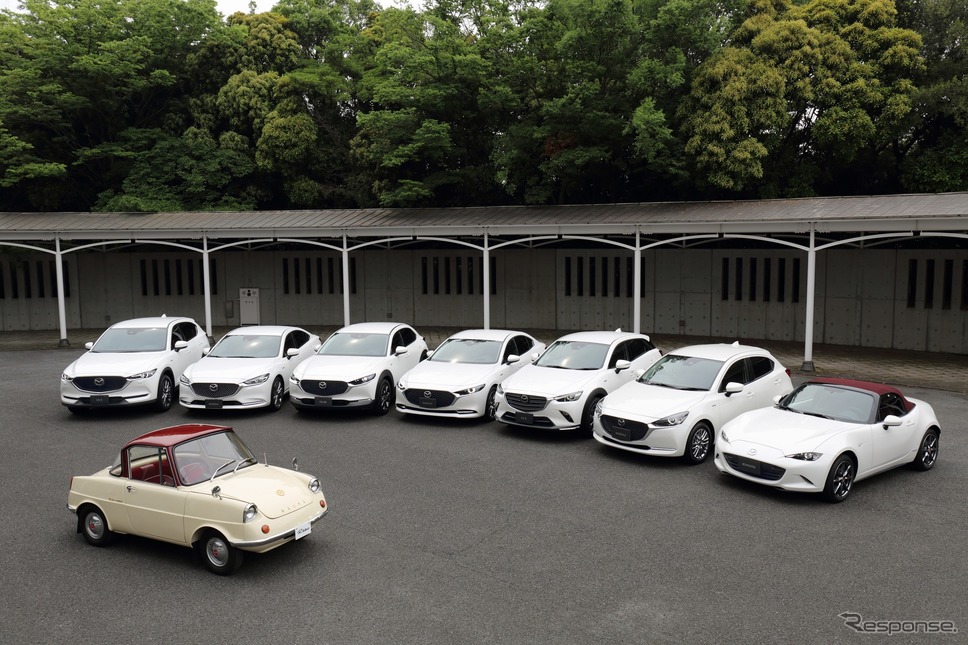 マツダ100周年記念車とマツダR360クーペ《画像 マツダ》