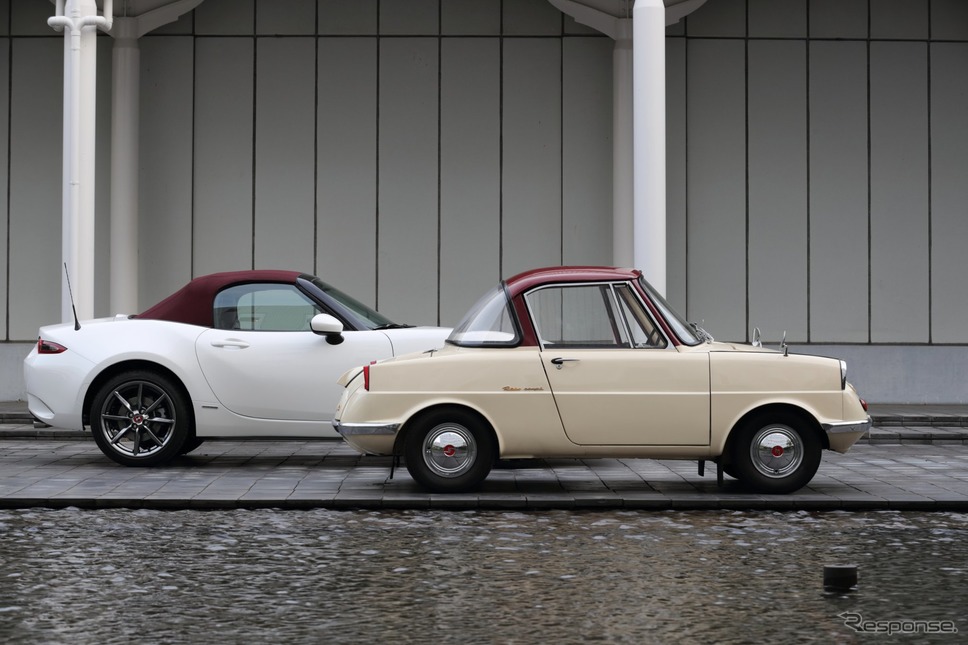 マツダ R360クーペ と ロードスター 100周年特別記念車《写真提供 マツダ》