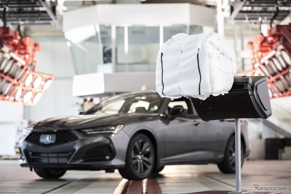 ホンダの新世代の助手席エアバッグを搭載したアキュラ TLX 新型《photo by Acura》
