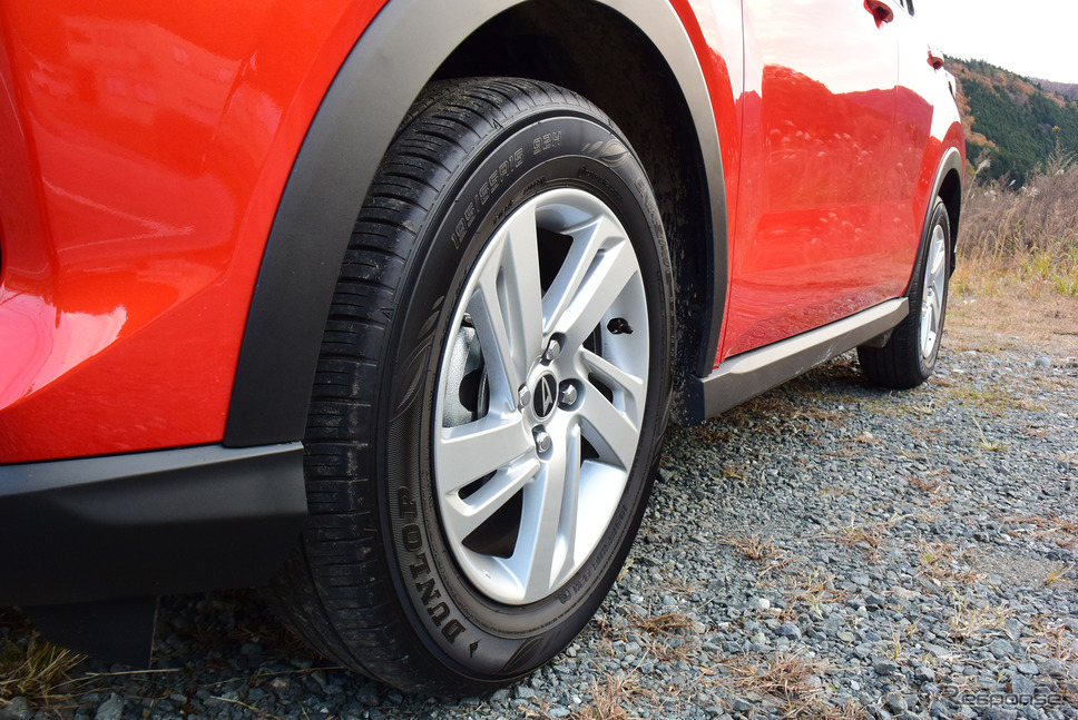 タイヤは195/65R16サイズのダンロップ「エナセーブ EC300+」。車重に対する余裕は十分すぎるほど。《撮影 井元康一郎》