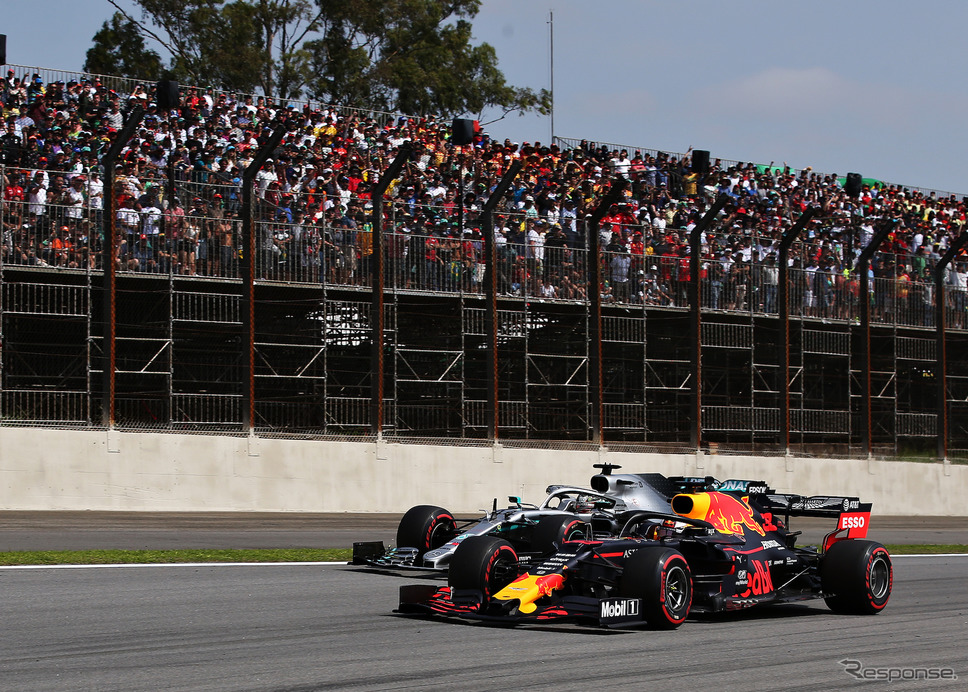 2019年ブラジルGP、レッドブルRB15・ホンダのM.フェルスタッペン(手前)は優勝を飾る。《写真提供 Honda》