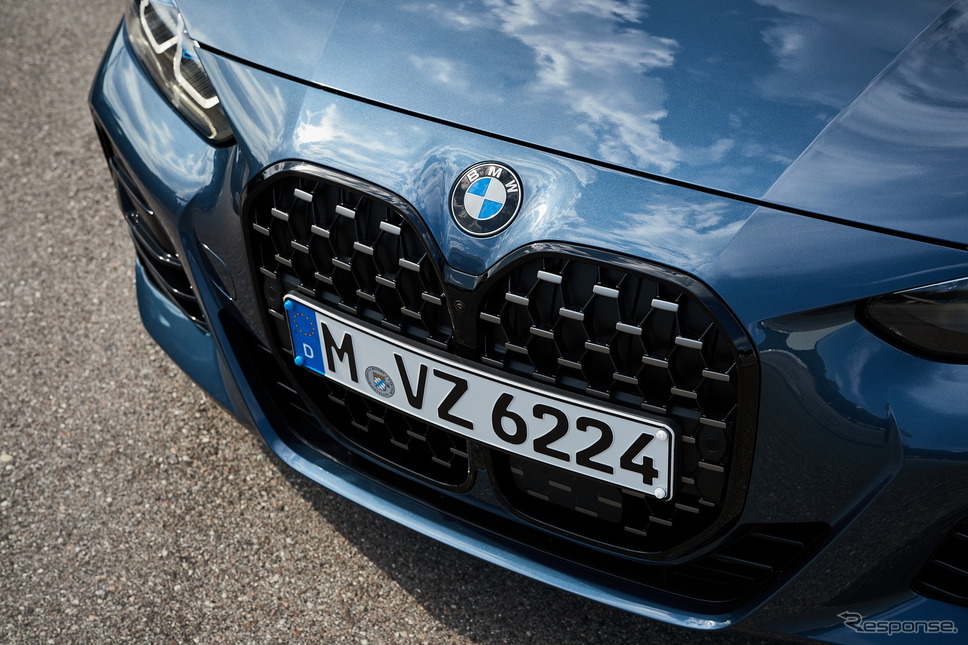 BMW 4シリーズ・クーペ 新型の「Mカーボンエクステリアパッケージ」《photo by BMW》