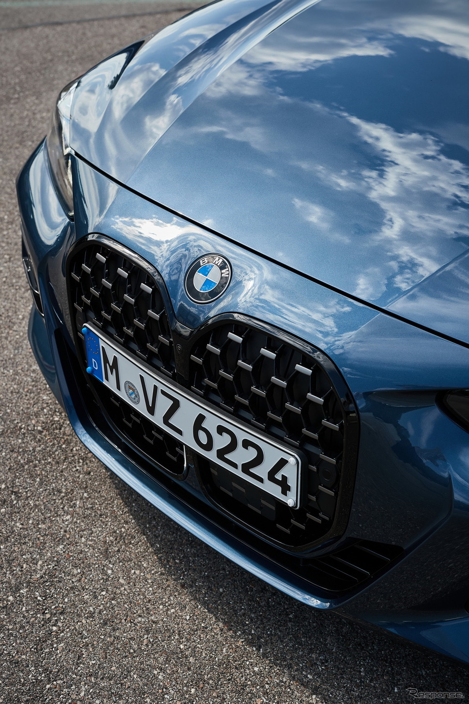 BMW 4シリーズ・クーペ 新型の「Mカーボンエクステリアパッケージ」《photo by BMW》