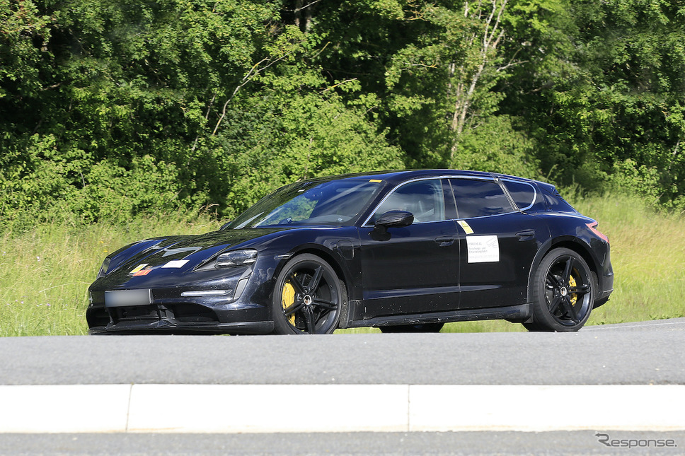 ポルシェ タイカン・クロスツーリスモ 市販型プロトタイプ(スクープ写真)《APOLLO NEWS SERVICE》