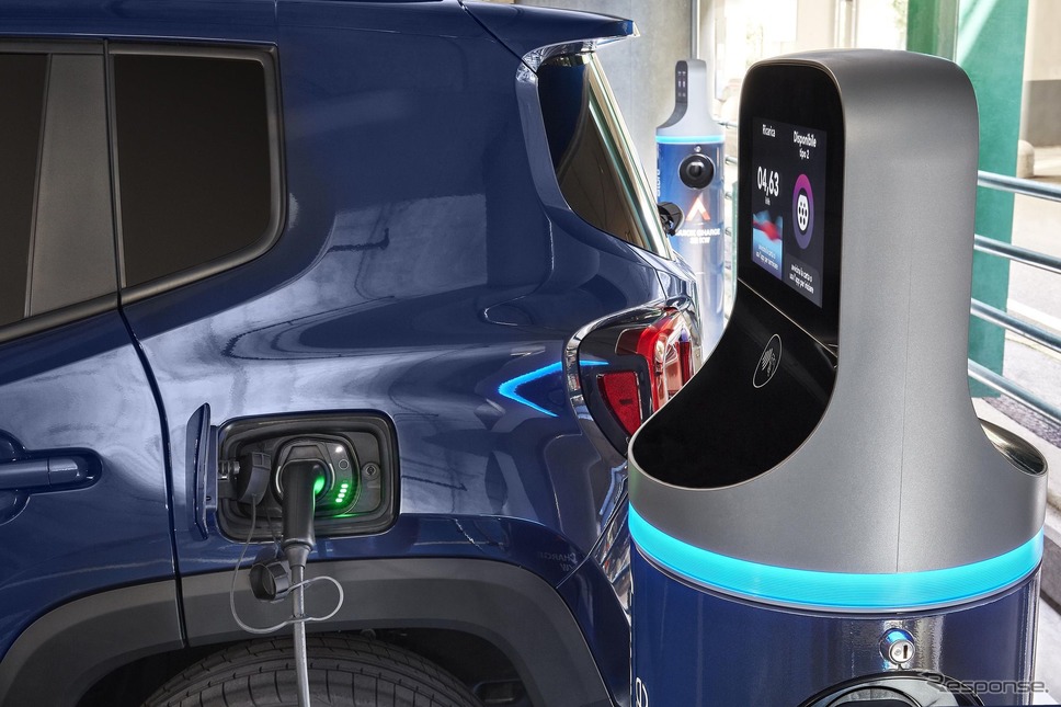 FCAの電動車向け急速充電ステーション「モビリティストア」《photo by FCA》