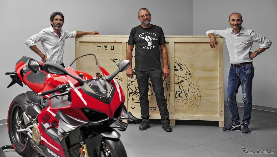 ドゥカティ・スーパーレッジェーラ V4の最初の1台の納車セレモニー《photo by Ducati》