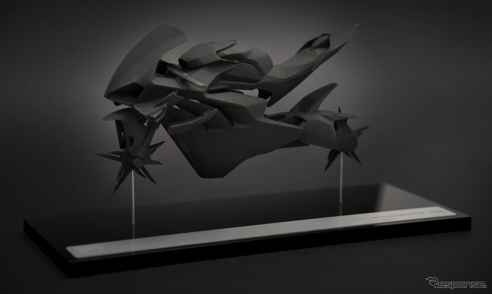 ドゥカティ・スーパーレッジェーラ V4の顧客に贈られる未来的なエアロダイナミクス形状をモデリングした10分の1スケールモデル《photo by Ducati》