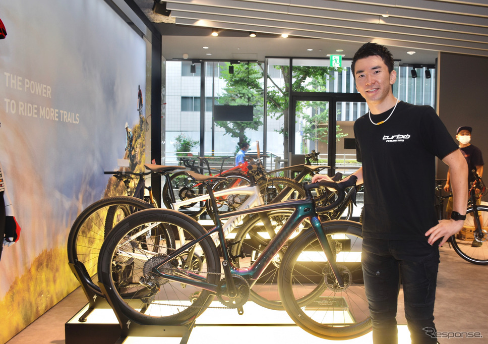 SPECIALIZED TURBOと笹原右京選手《写真撮影 二城利月》