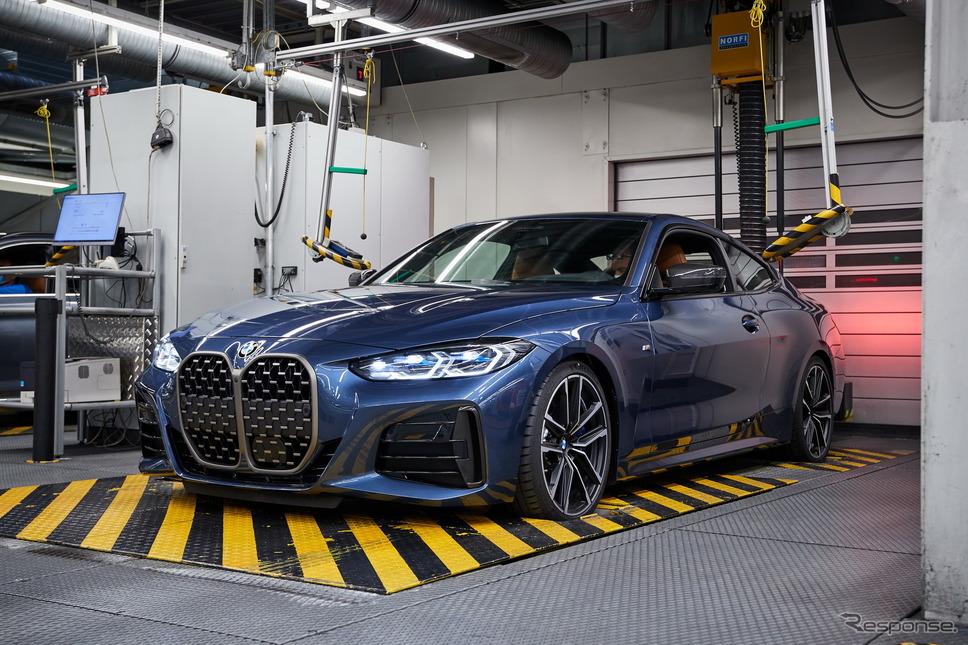 ドイツ・ディンゴルフィンク工場で生産が開始されたBMW 4シリーズ・クーペ 新型《photo by BMW》