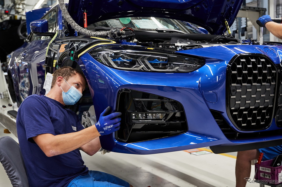 ドイツ・ディンゴルフィンク工場で生産が開始されたBMW 4シリーズ・クーペ 新型《photo by BMW》