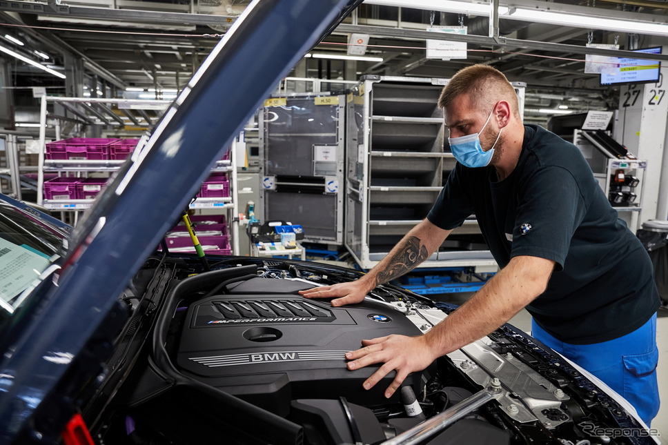 ドイツ・ディンゴルフィンク工場で生産が開始されたBMW 4シリーズ・クーペ 新型《photo by BMW》
