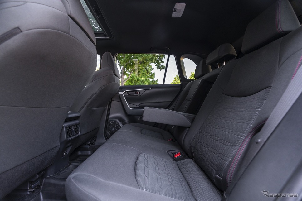 トヨタ RAV4 プライム(日本名:RAV4 PHV に相当)《photo by Toyota》