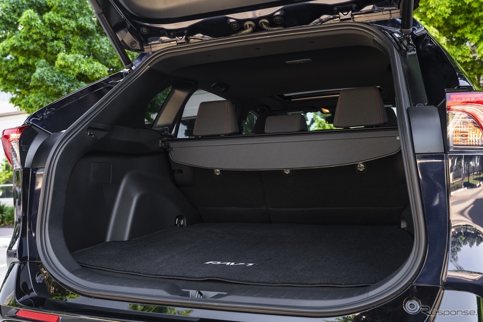 トヨタ RAV4 プライム(日本名:RAV4 PHV に相当)《photo by Toyota》
