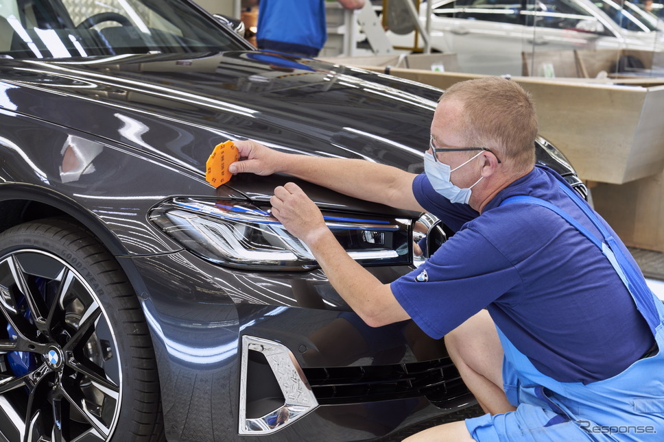 BMWのドイツ・ディンゴルフィンク工場で生産が開始された5シリーズ改良新型《photo by BMW》