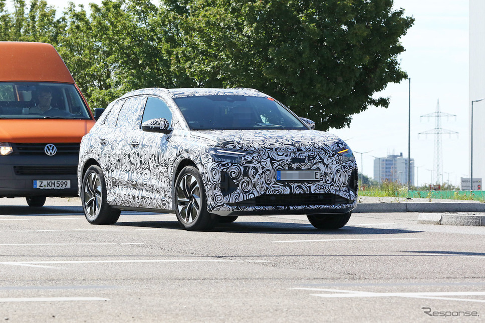 アウディ Q4 e-tron 市販型(スクープ写真)《APOLLO NEWS SERVICE》