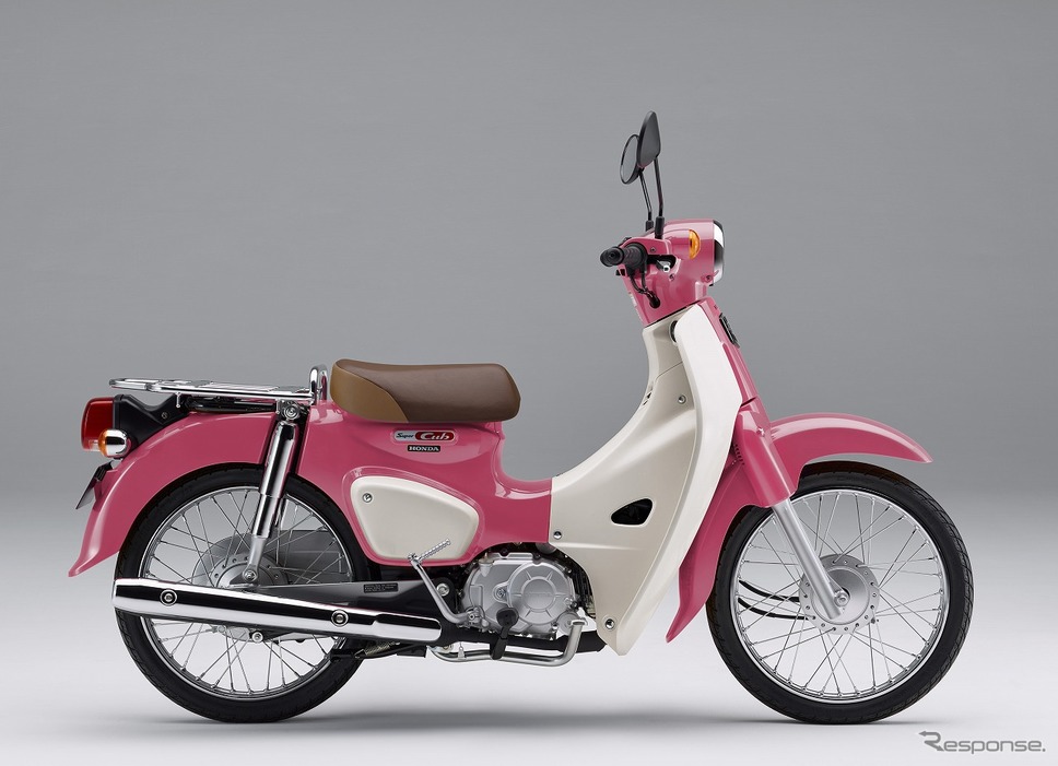 ホンダ スーパーカブ50・『天気の子』ver.《写真提供 本田技研工業》