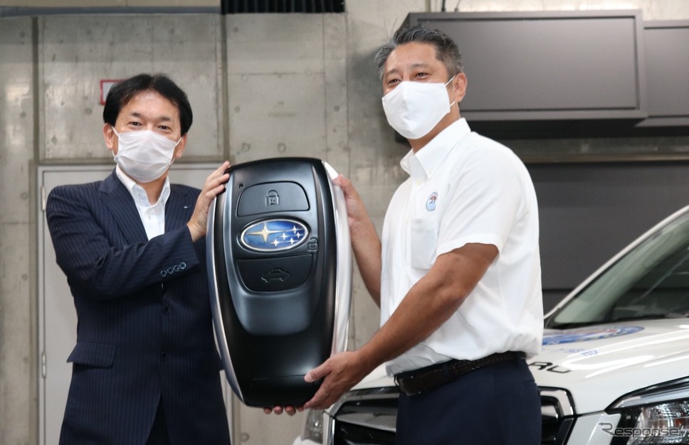鍵の贈呈《写真撮影 中尾真二》