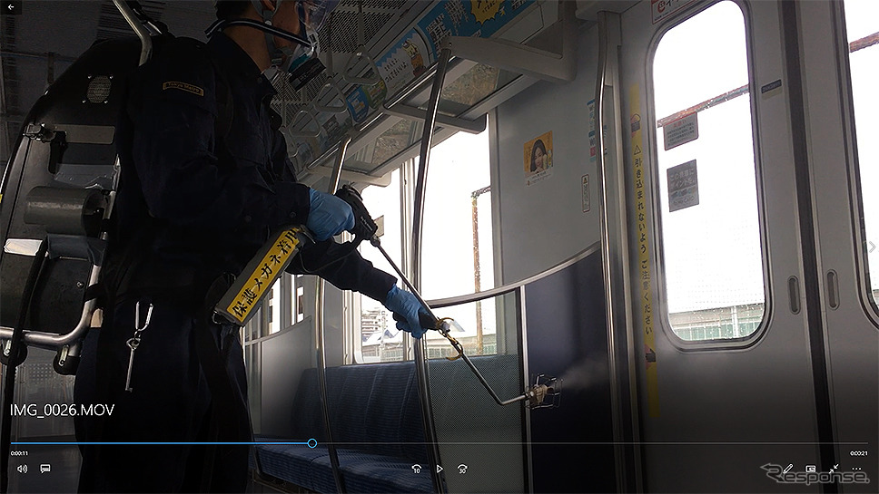 車内に銀イオン系抗菌コート剤を吹き付け《写真 大野雅人(Gazin Airlines)》